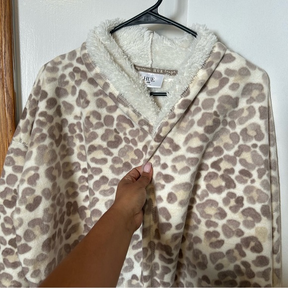 HUE Cream and Brown robe Cozy Fleece cover up - Picture 6 of 16